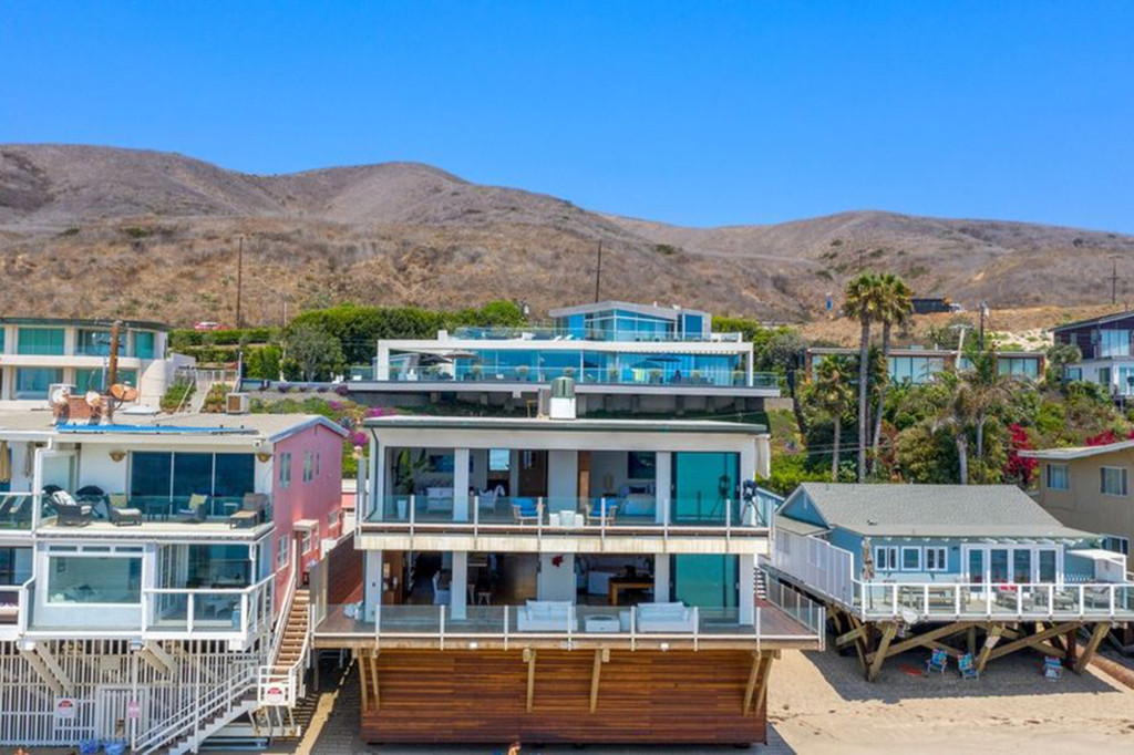 Matthew Perry sells quarantine home in Malibu for
$13.1M 1