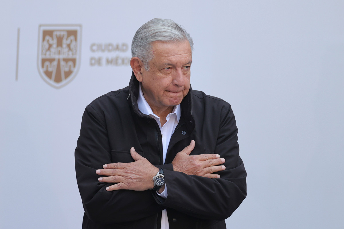 Mexico’s president says he tested positive for
COVID-19 1