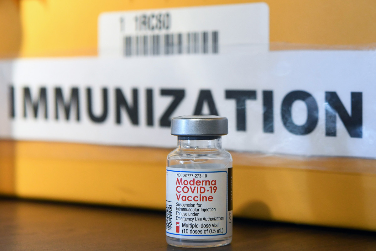 US considering giving half-doses of Moderna’s COVID-19
vaccine 1