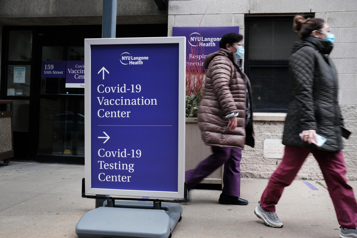 Volunteers try to fix NYC’s broken COVID-19 appointment
system 1