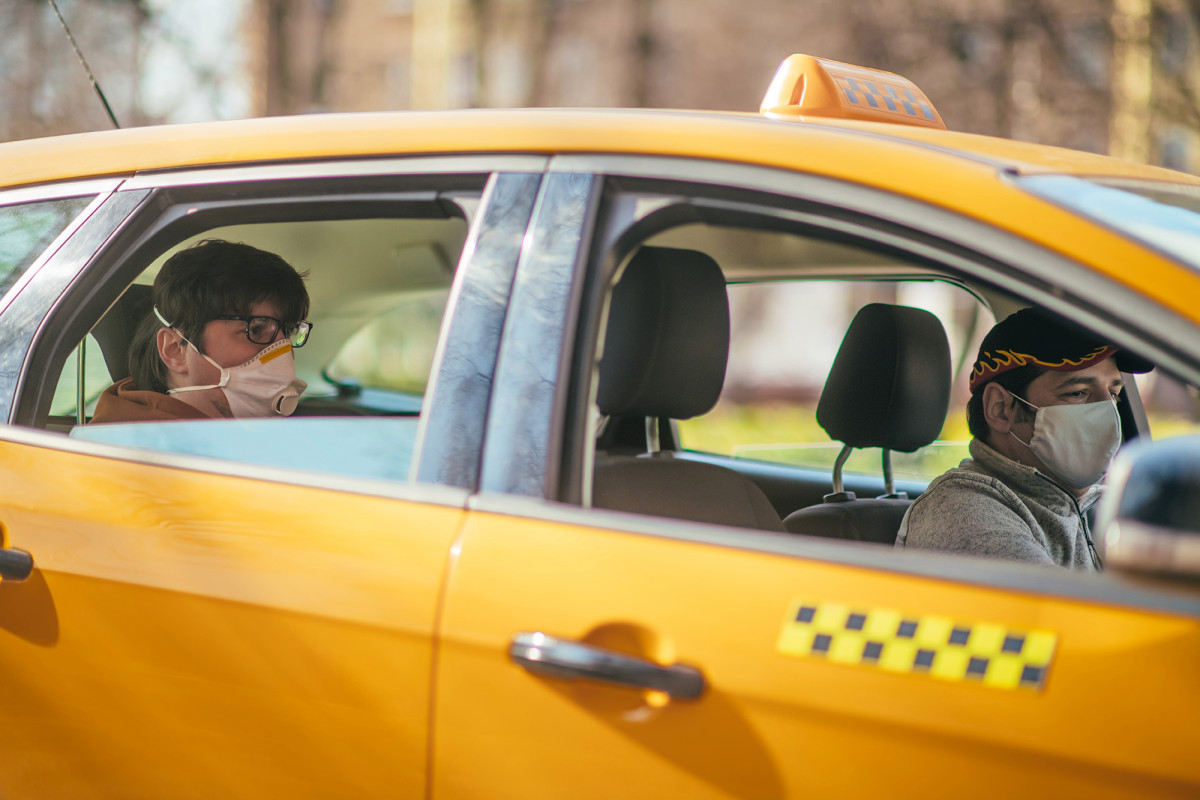 Study determines best way to reduce COVID-19 risk in
ride-sharing car 1