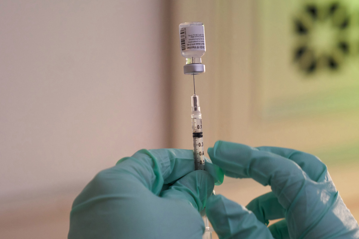 California healthcare worker dies days after receiving
COVID-19 vaccine 1