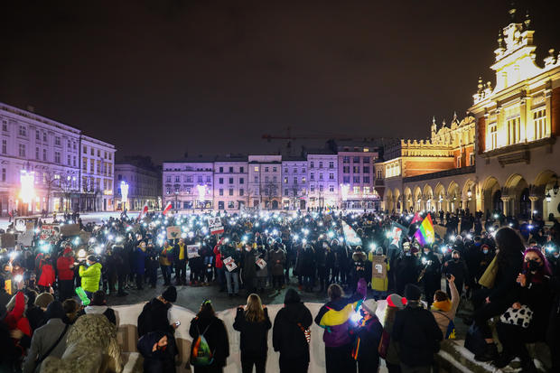 Massive protests as Poland implements near-total ban on
abortions 1
