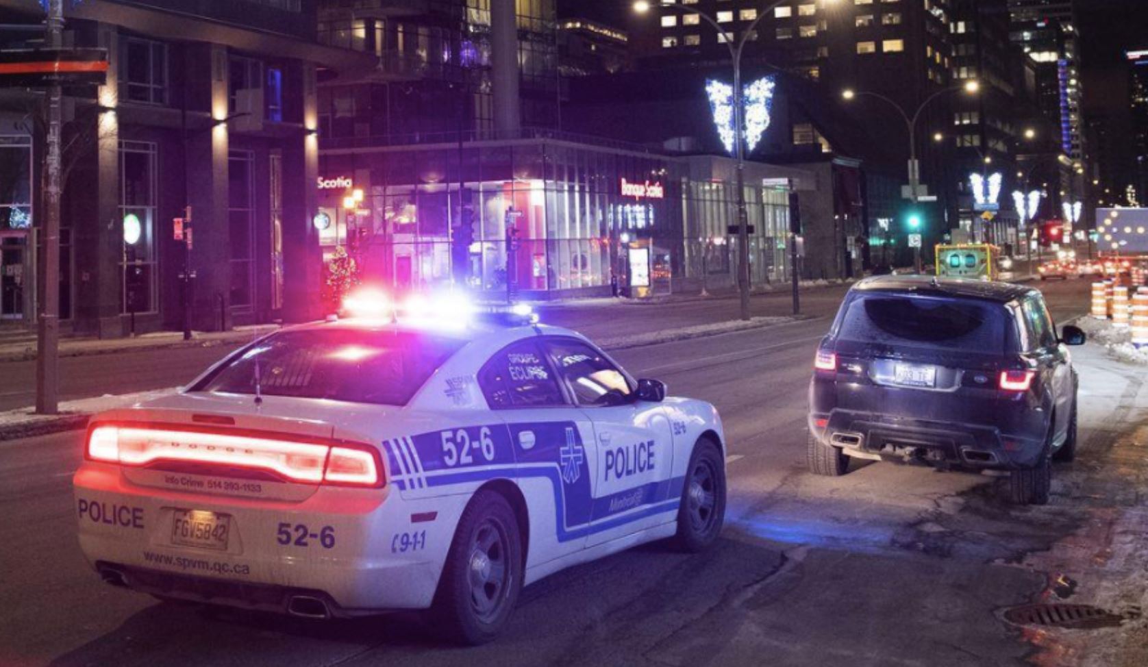 Sirens, Checkpoints, Protests: Scenes From Quebec’s First
Night of Curfew 1