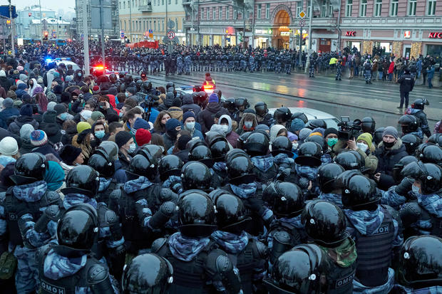 Russia accuses U.S. of "interference" after huge opposition
protests 1