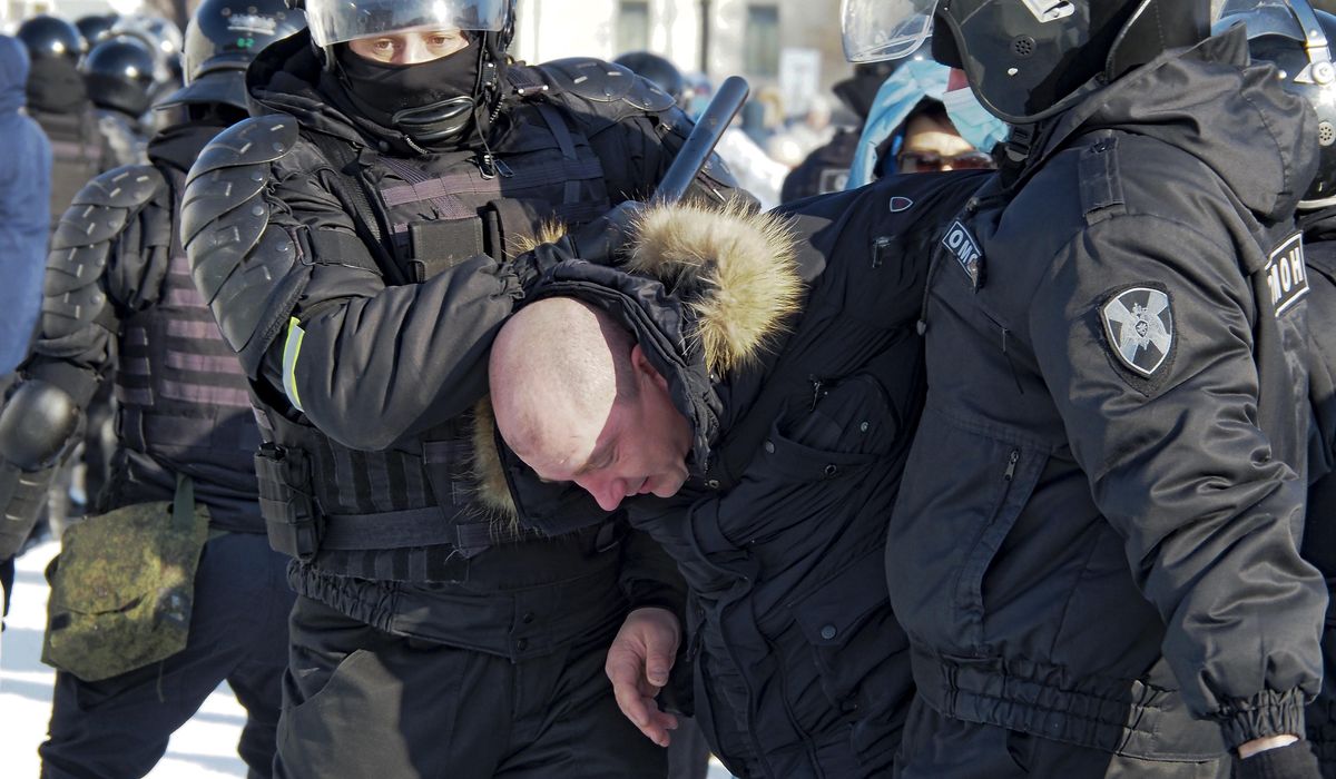 Russia arrests protesters demanding Alexei Navalny's
release 1
