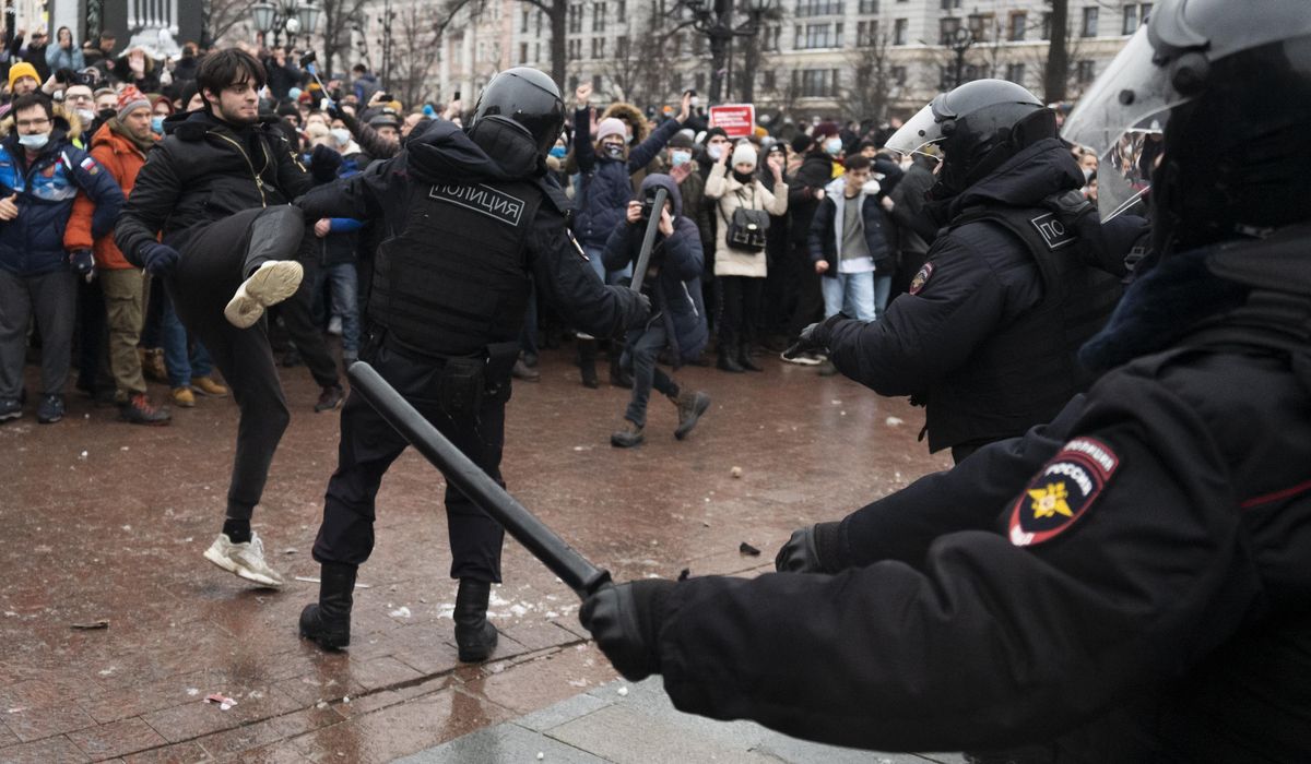 EU weighs response to Navalny arrest, protest
crackdown 1