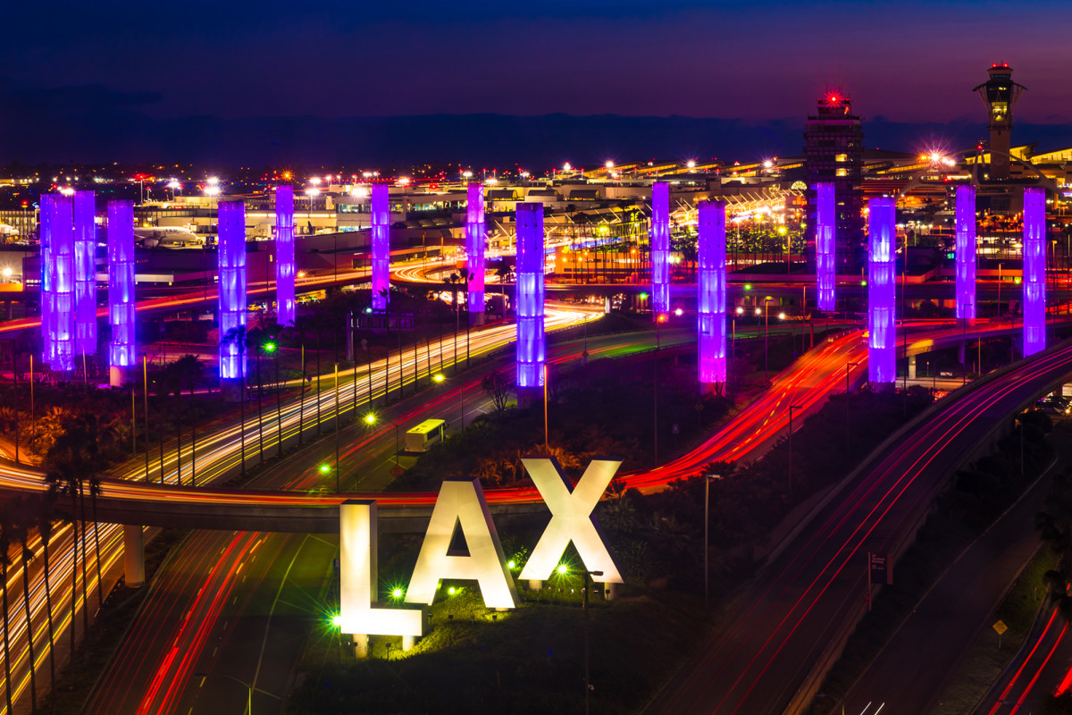 Former TSA officer sentenced for tricking LAX traveler into
showing her breasts 1