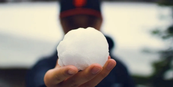 Police embarrassed over tweet about snowballs being thrown
in violation of lockdown 1