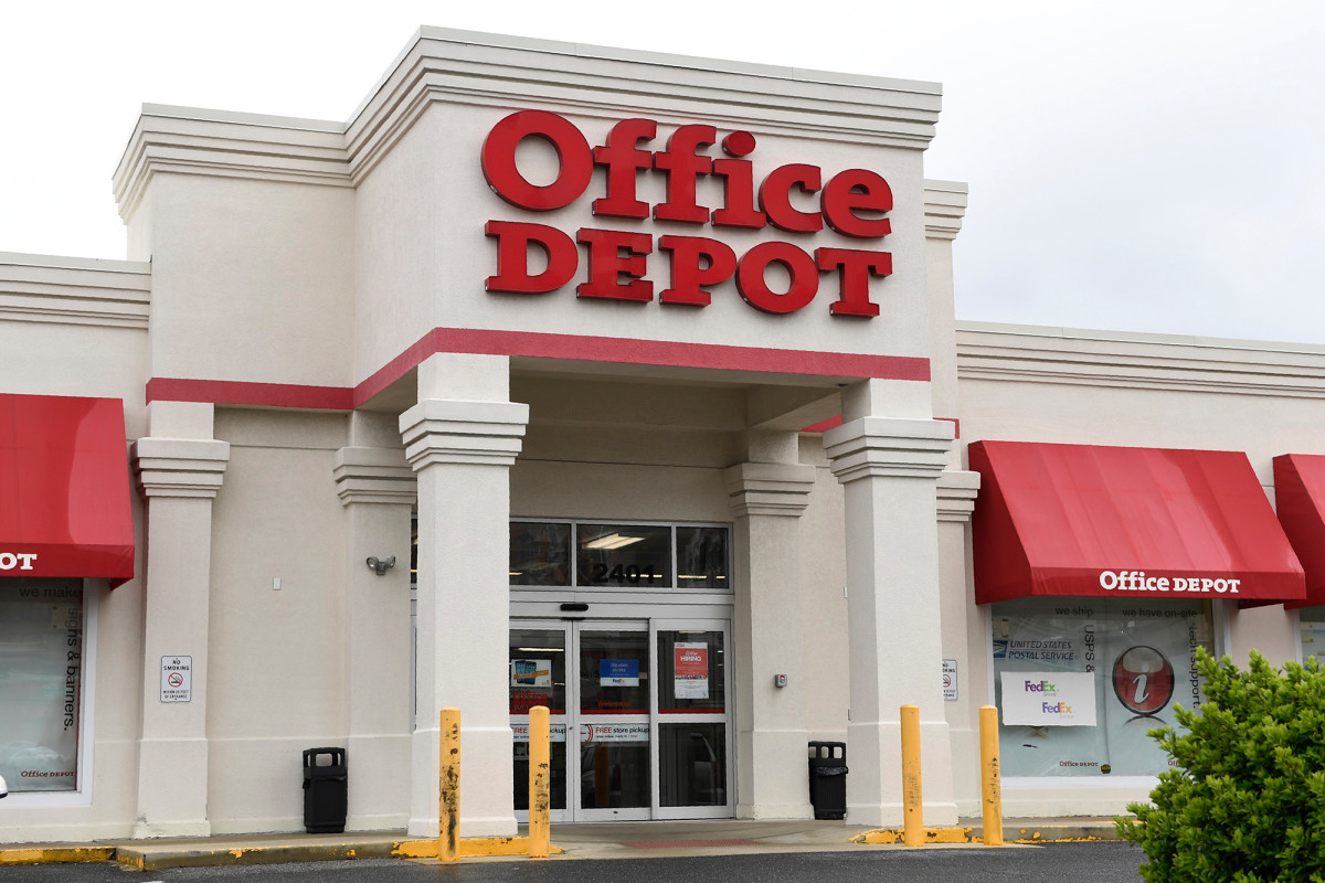 Office Depot rejects Staples takeover offer, sends
counterproposal 1