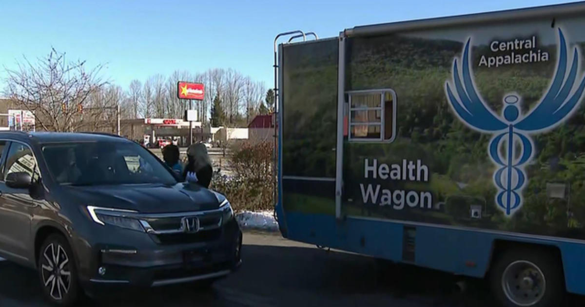 Mobile health care workers in rural Virginia anxious over
uncertainty of COVID-19 vaccine access 1