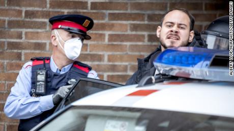 Violent protests in Spain over rapper's arrest 1