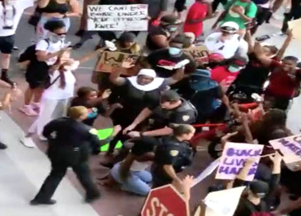 Florida cop who shoved BLM protester was accused of
threatening nightclub attendant months earlier, internal report
shows 1 Florida cop who shoved BLM protester was accused of
threatening nightclub attendant months earlier, internal report
shows 1