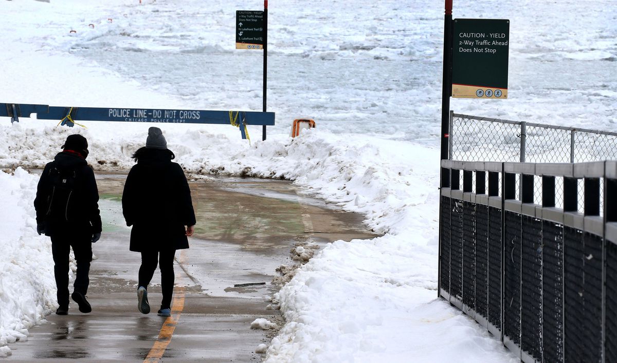 Chicago lakefront, playgrounds, indoor pools to reopen after
COVID-19 closures 11 month ago 1