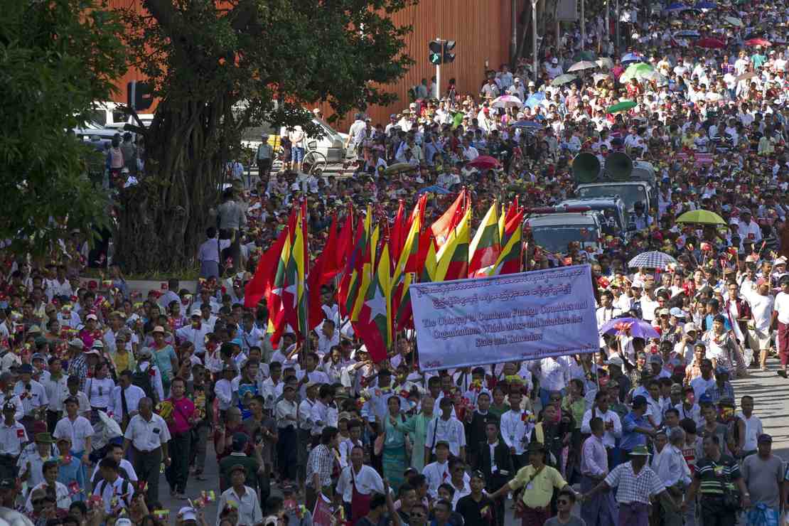 Soldiers in Myanmar Open Fire on Protesters, Killing
18 1