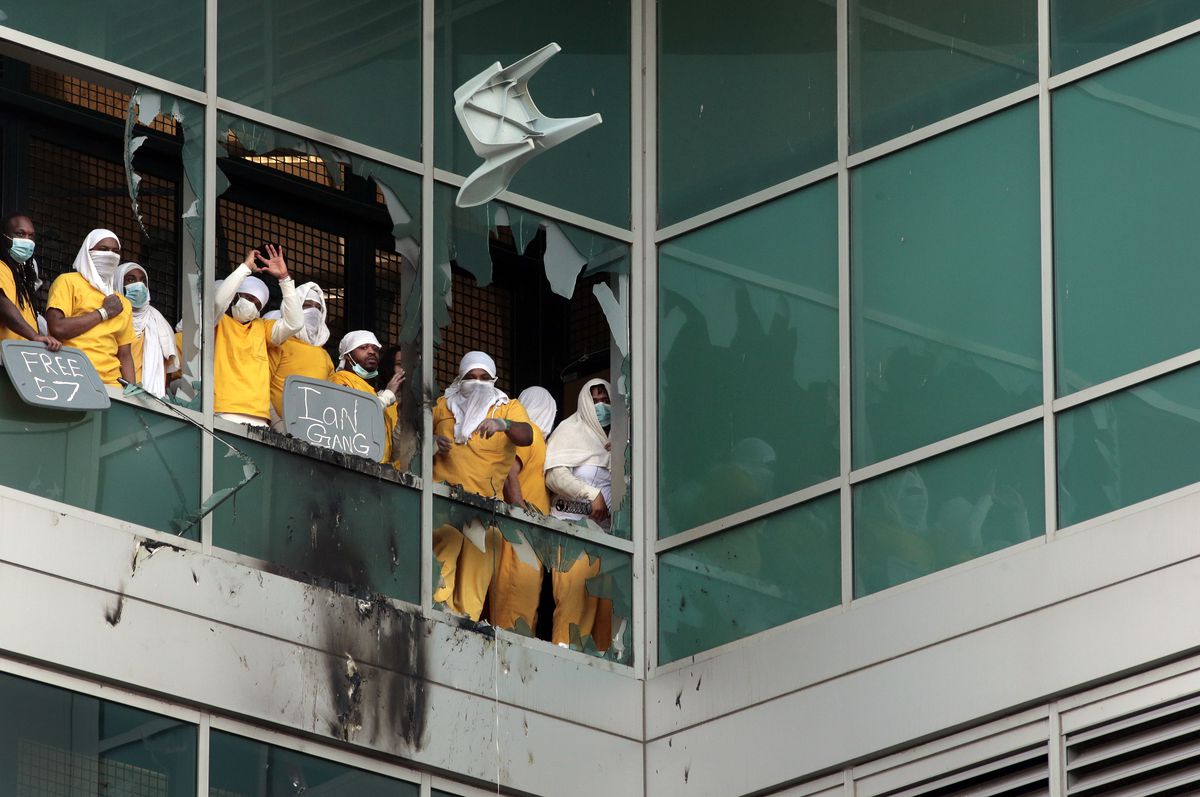 Inmates at St. Louis jail set fires, break out windows over
COVID-19 concerns, restrictions 1