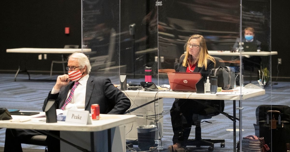 State Senator Refuses to Wear a Mask, Here’s the Humiliating
Place She’s Forced to Sit 1