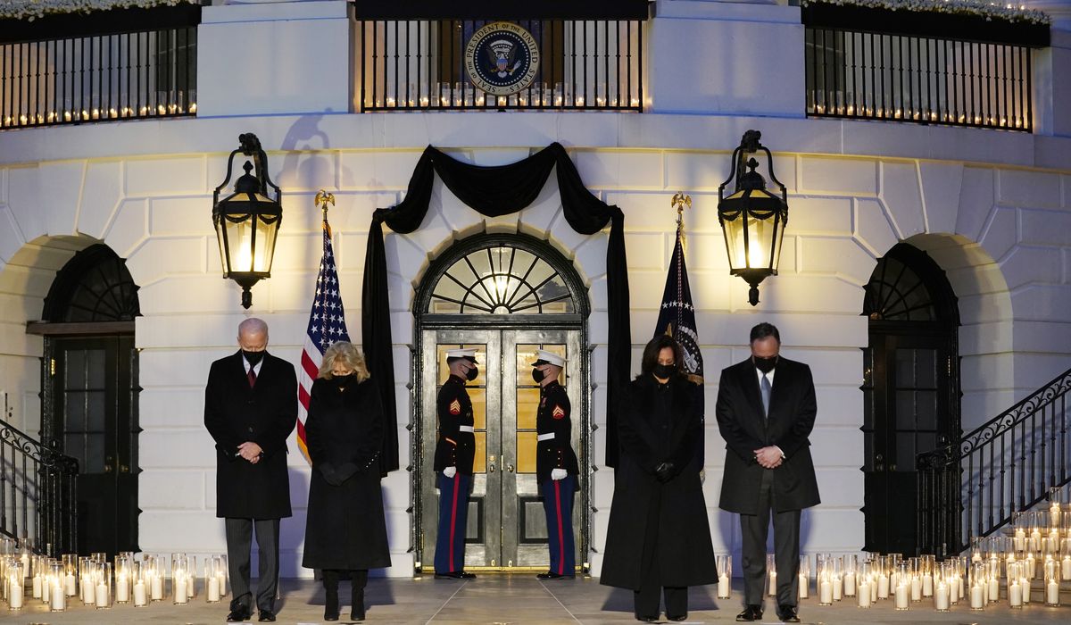 Joe Biden memorializes 500,000 Americans killed by
coronavirus 1