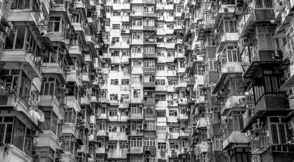 Hong Kong cops threaten to 'kick door down' for anyone who
doesn't open for COVID test 1