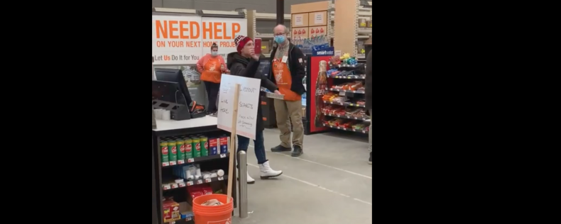 'Take Your Mask Off': Anti-Masker Yells at Home Depot
Shoppers in Viral Video 1
