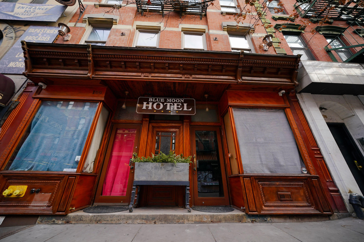 Blue Moon Hotel shelter opening postponed a week: court
papers 1