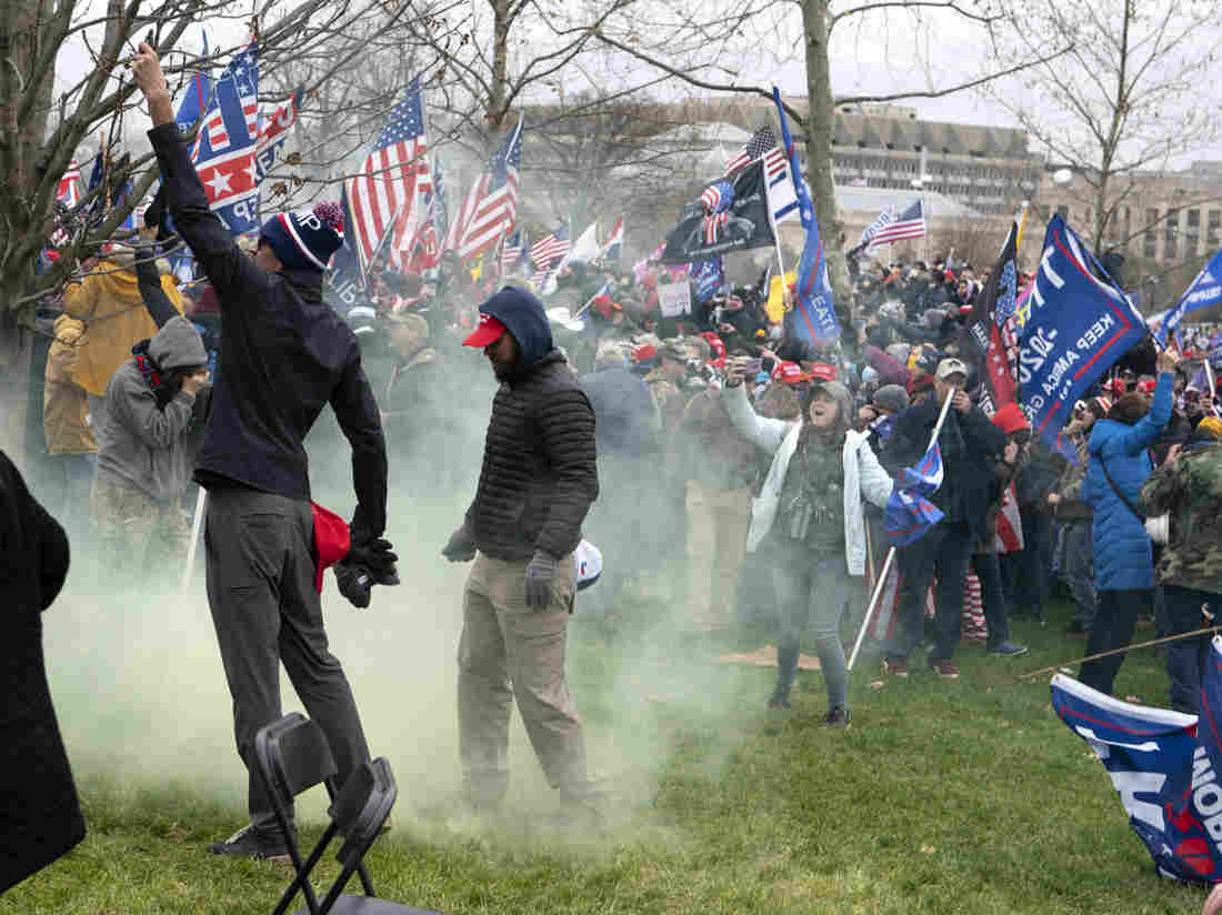 Capitol Police Suspends 6 Officers, Investigates Dozens More
After Capitol Riots 1