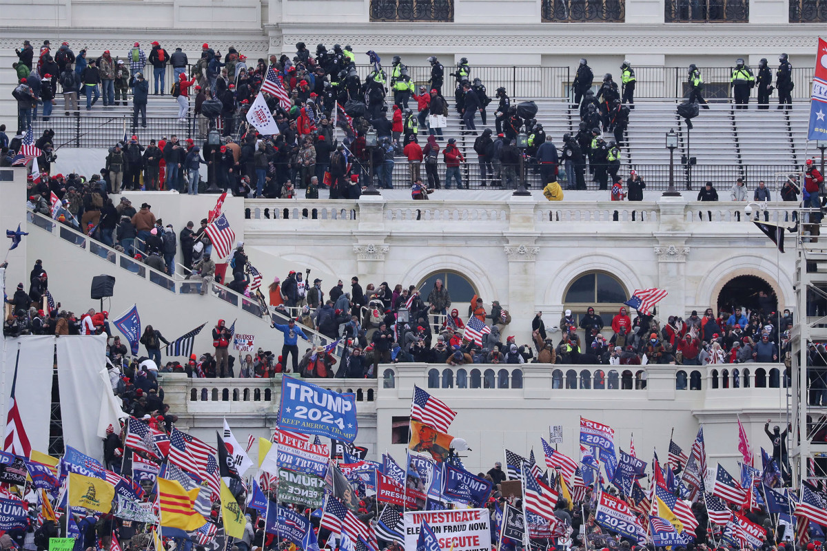 Ex-NYPD cop beat police officer with flag pole at Capitol
riot: feds 1