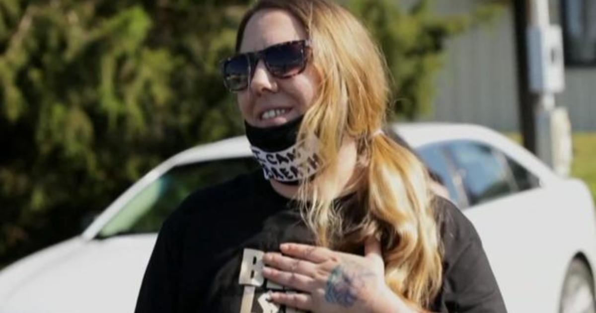 Man arrested during Capitol riot is "brainwashed," daughter
says 1