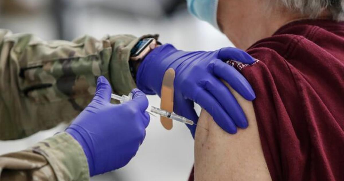 U.S. COVID-19 deaths top 450,000 as Washington debates
relief pakage 1