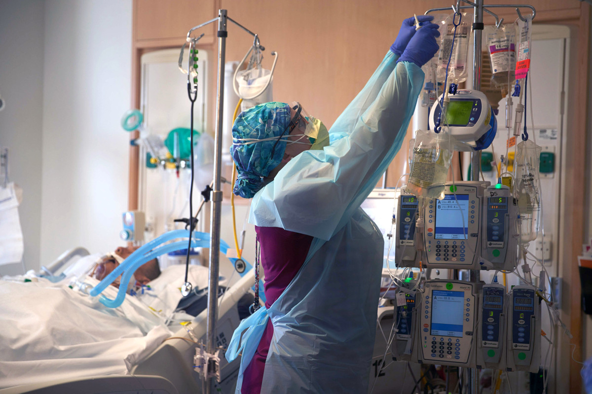 United States COVID-19 hospitalizations lowest since early
November 2020 1