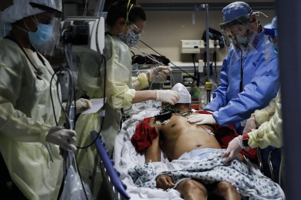 America’s pandemic toll: In one year, half a million lives
lost to COVID-19 1