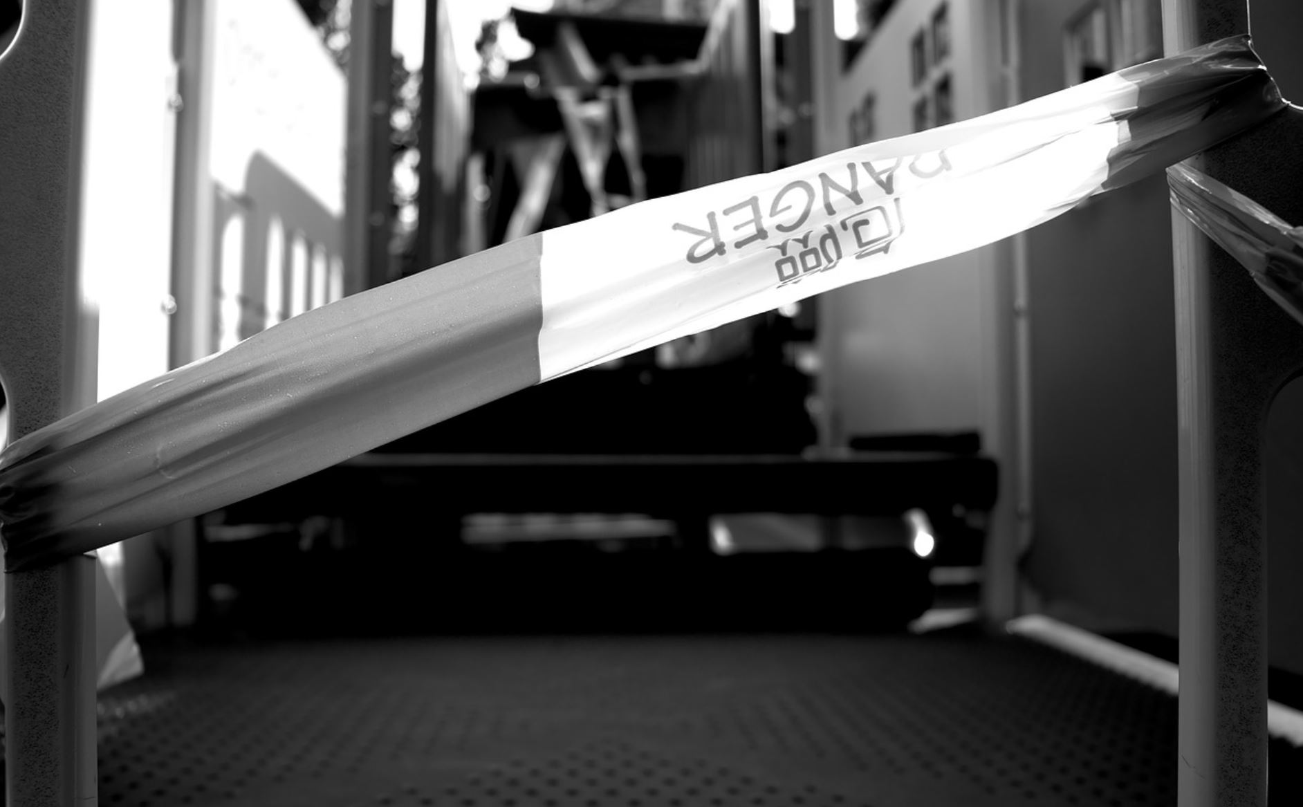 Hong Kong Cops Threaten To “Kick Door Down” For Anybody Who
Dosn’t Open For COVID Test 1