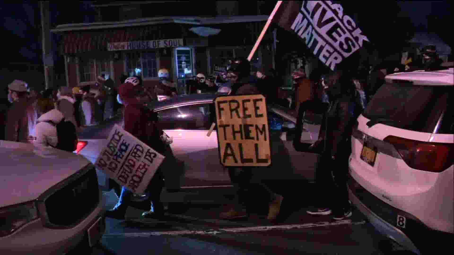 Protests in Rochester after officers not charged 1