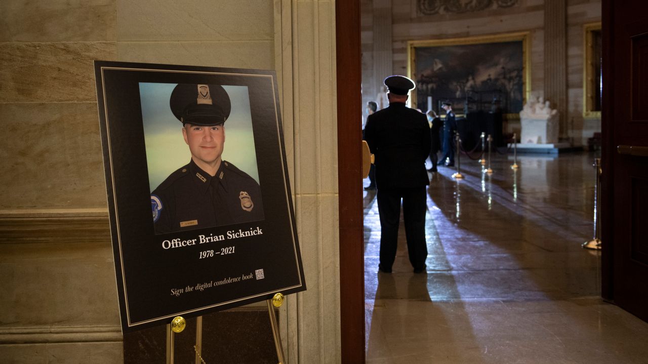 Feds pinpoint suspect in officer's riot death, sources
say 1
