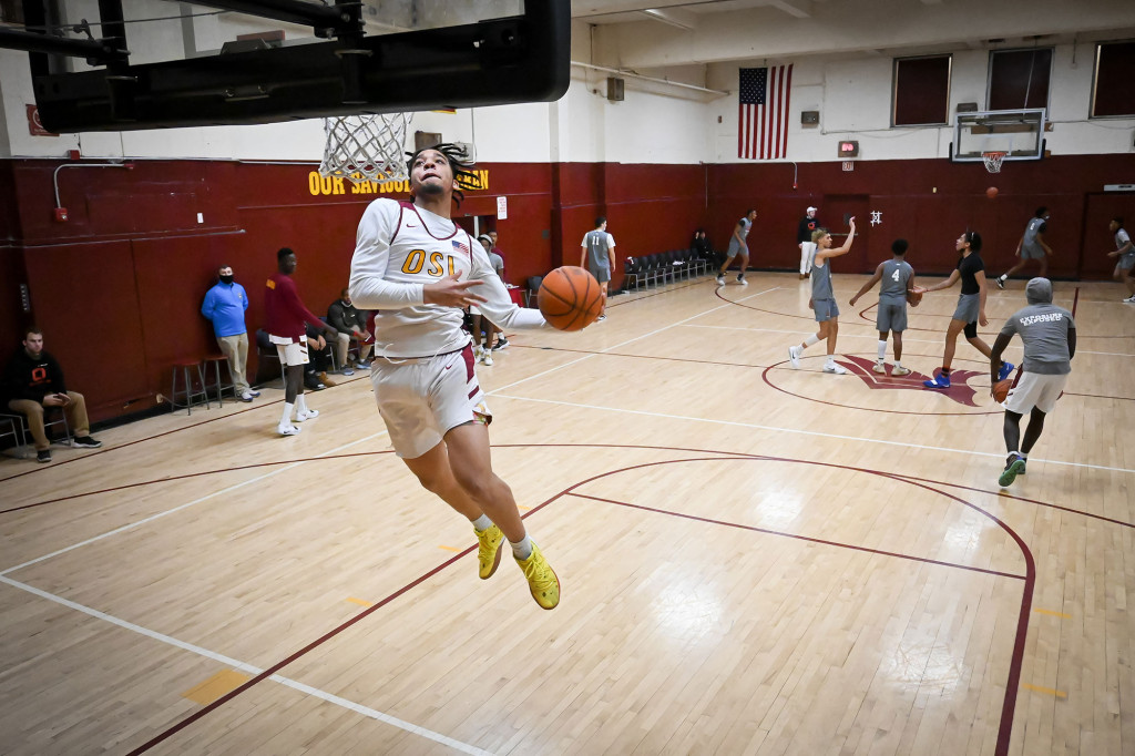 Meet the only NYC high school basketball team playing
through COVID-19 1