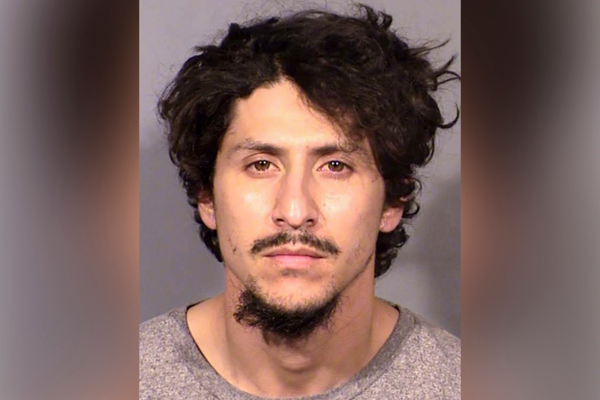 Man impersonating police officer pulled over cop in unmarked
car: report 1