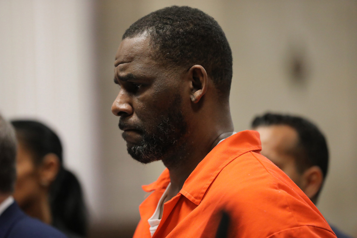 R. Kelly reportedly got COVID-19 vaccine while awaiting
child sex charges 1