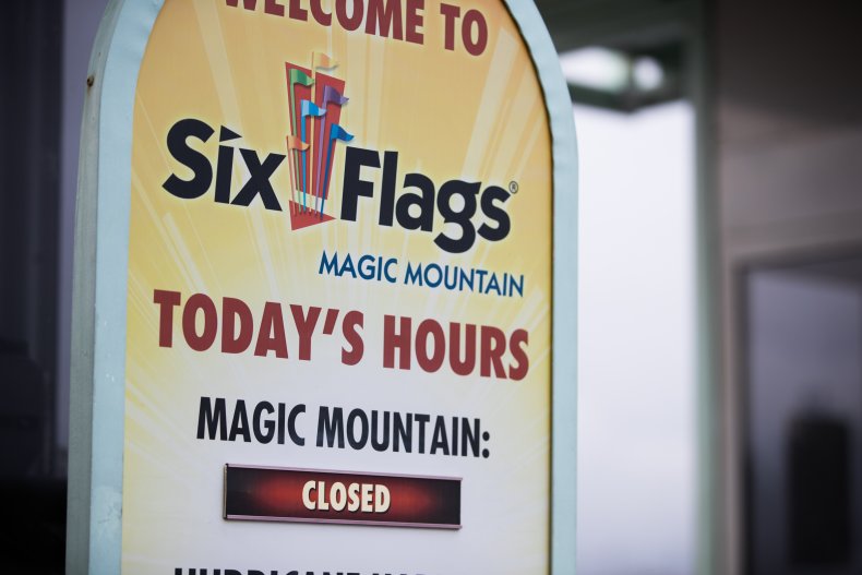 Six Flags Nationwide Plan Reopening For Summer, Thousands of
Seasonal Staff to Be Hired 1