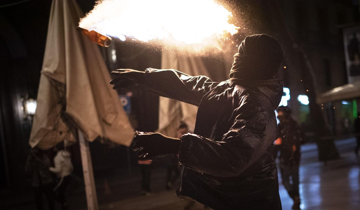 Spain: Violence flares back up at protests for jailed
rapper 1