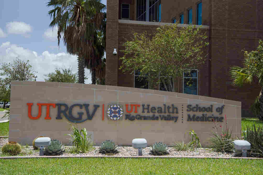 Texas Vaccination Site Apologizes For Refusing COVID-19
Shots To Two Eligible People 1
