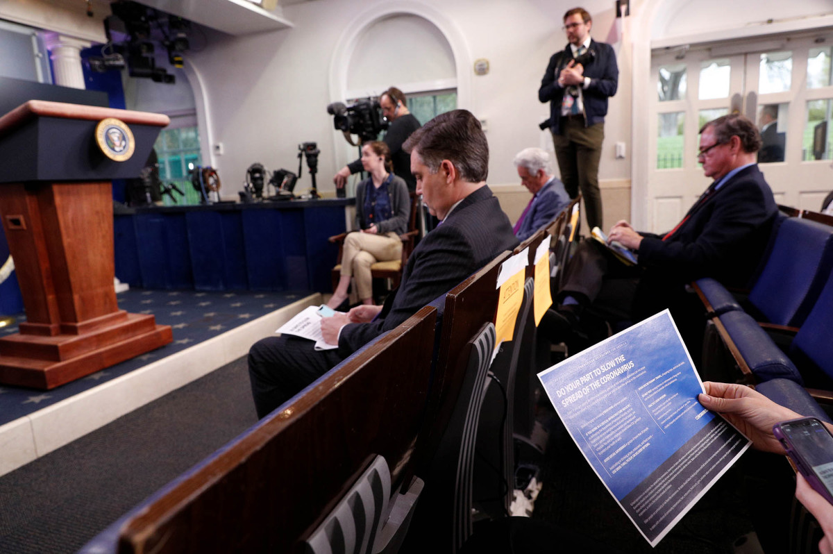 White House imposes COVID-19 testing fee on reporters in
latest step limiting press access 1