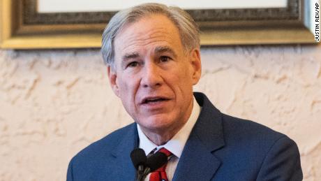 Exhausted Texas ICU nurse says she's scared about an end to
the state's mask mandate 1