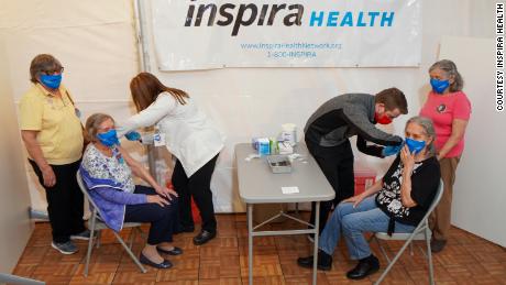 Four sisters in their 80s and 90s reunited to get their
Covid-19 vaccines together 1
