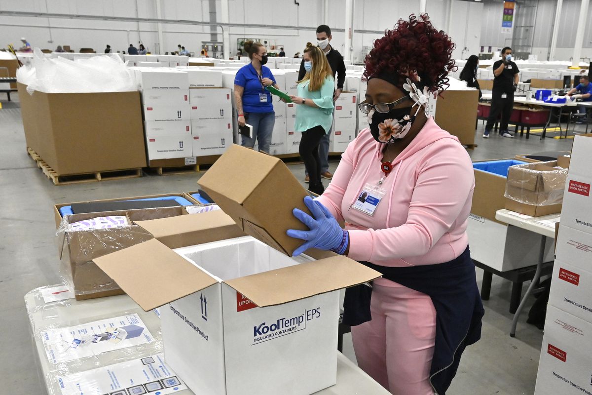 Chicago expecting Johnson & Johnson COVID-19 vaccine
shipment, Mayor Lori Lightfoot says 1 Chicago expecting Johnson & Johnson COVID-19 vaccine
shipment, Mayor Lori Lightfoot says 1