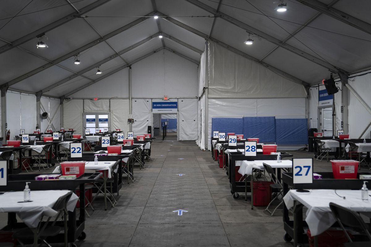 United Center opens as COVID-19 mass vaccination site: ‘We
are now a live clinic.’ 1 United Center opens as COVID-19 mass vaccination site: ‘We
are now a live clinic.’ 1