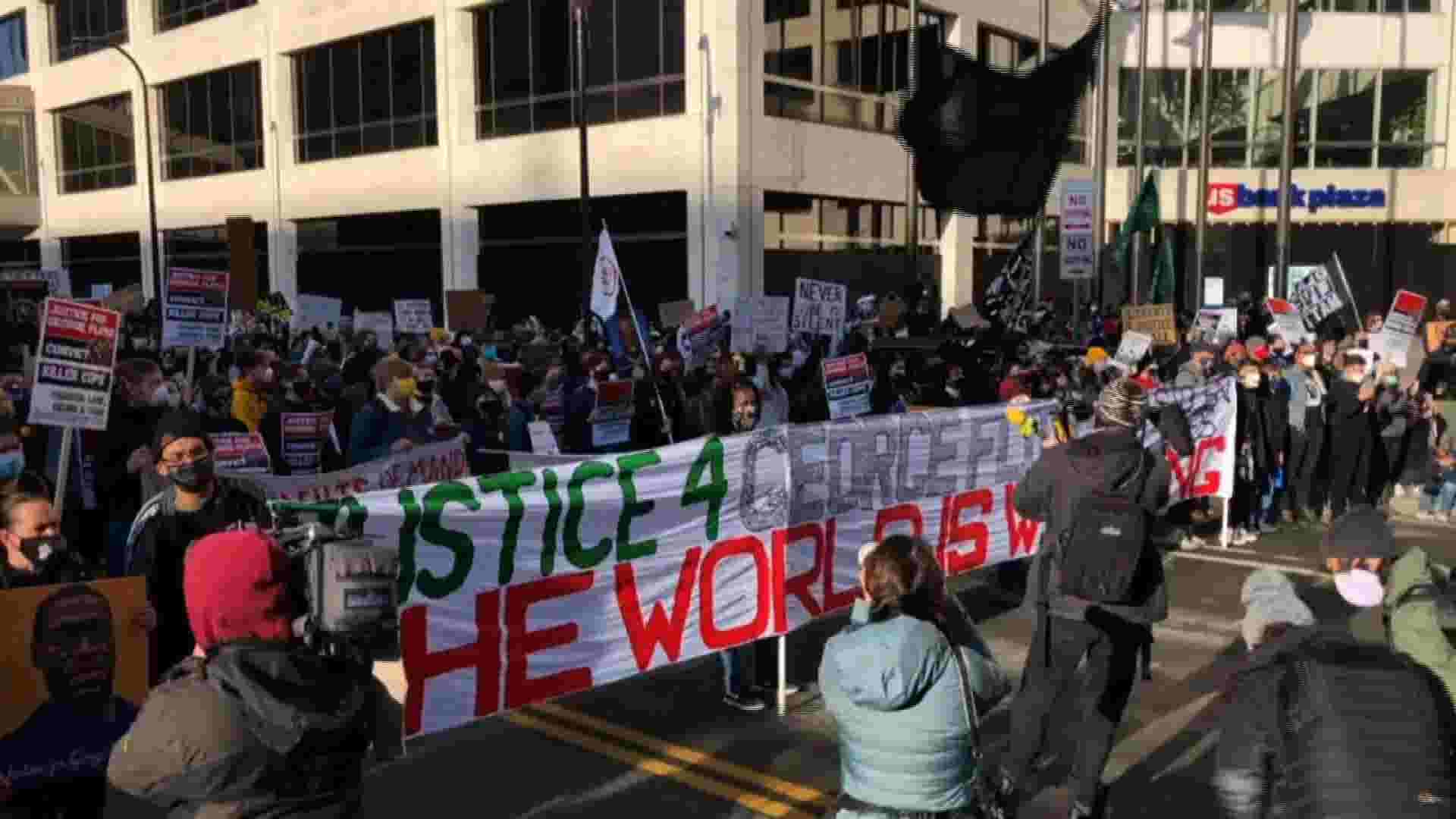 Hundreds rally near trial in George Floyd's death 1