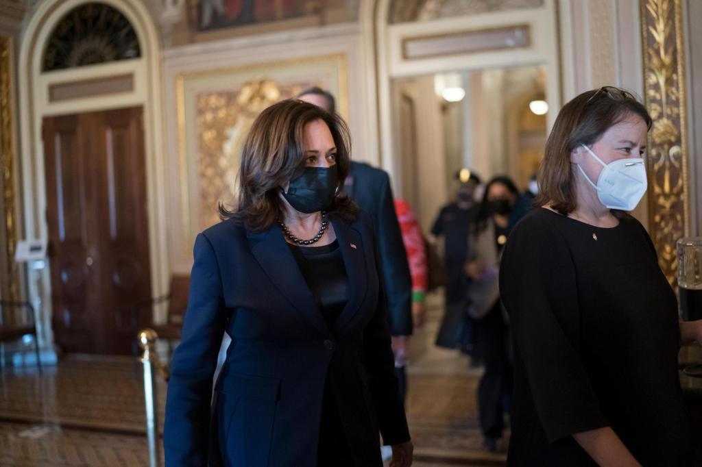 Senate nears $1.9 trillion COVID-19 relief bill votes after
half-day GOP delay 1