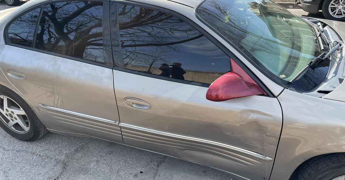 Chicago police officer hurt after Avalon Park traffic stop
turns violent 1