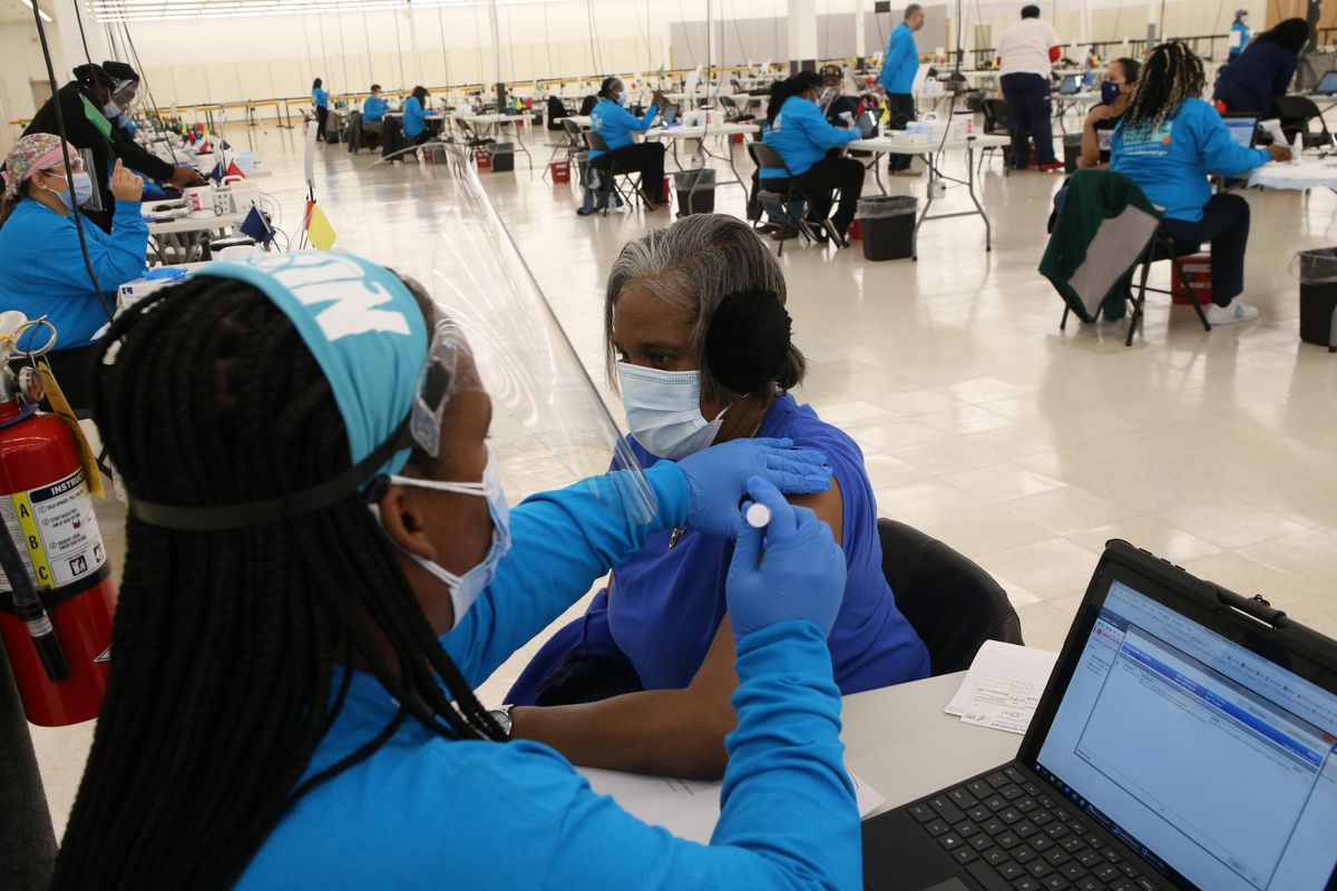 Coronavirus in Illinois updates: Here’s what’s happening
this weekend with COVID-19 in the Chicago area 1 Coronavirus in Illinois updates: Here’s what’s happening
this weekend with COVID-19 in the Chicago area 1