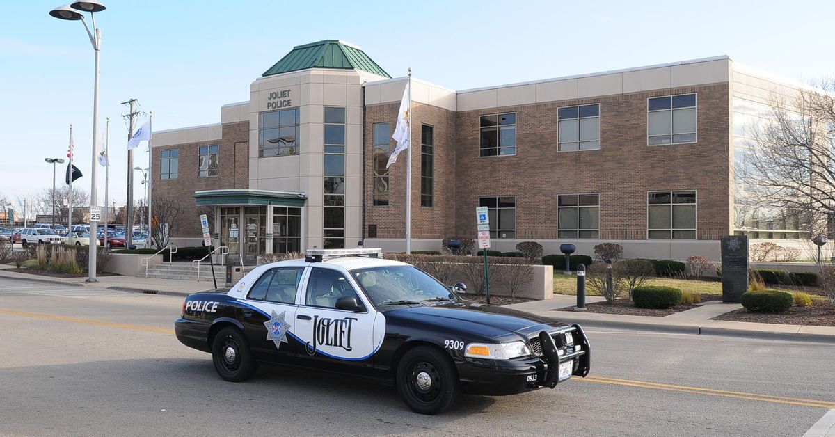 Man asked officer for directions after stealing car in
Joliet: police 1